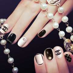 BLACK WHITE SHORT NAILS