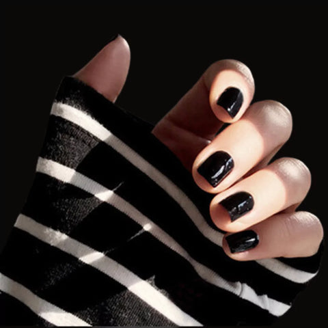 BLACK SHORT GLOSSY NAILS