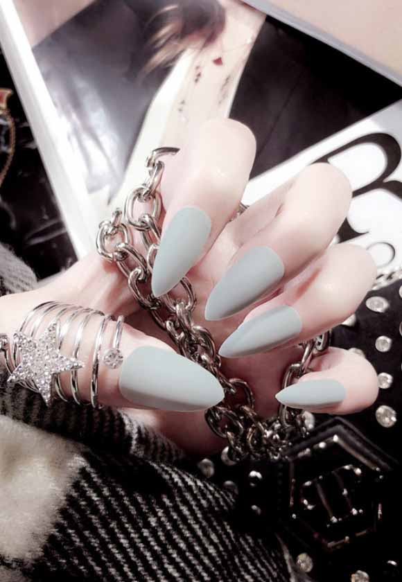 GRAY STILETTO MATTE NAILS