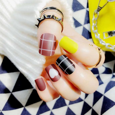 BLACK MUSIC SHORT NAILS