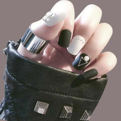 PEARL BLACK & WHITE MATTE NAILS