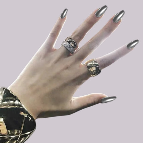 SILVER GLOSSY HAND NAILS