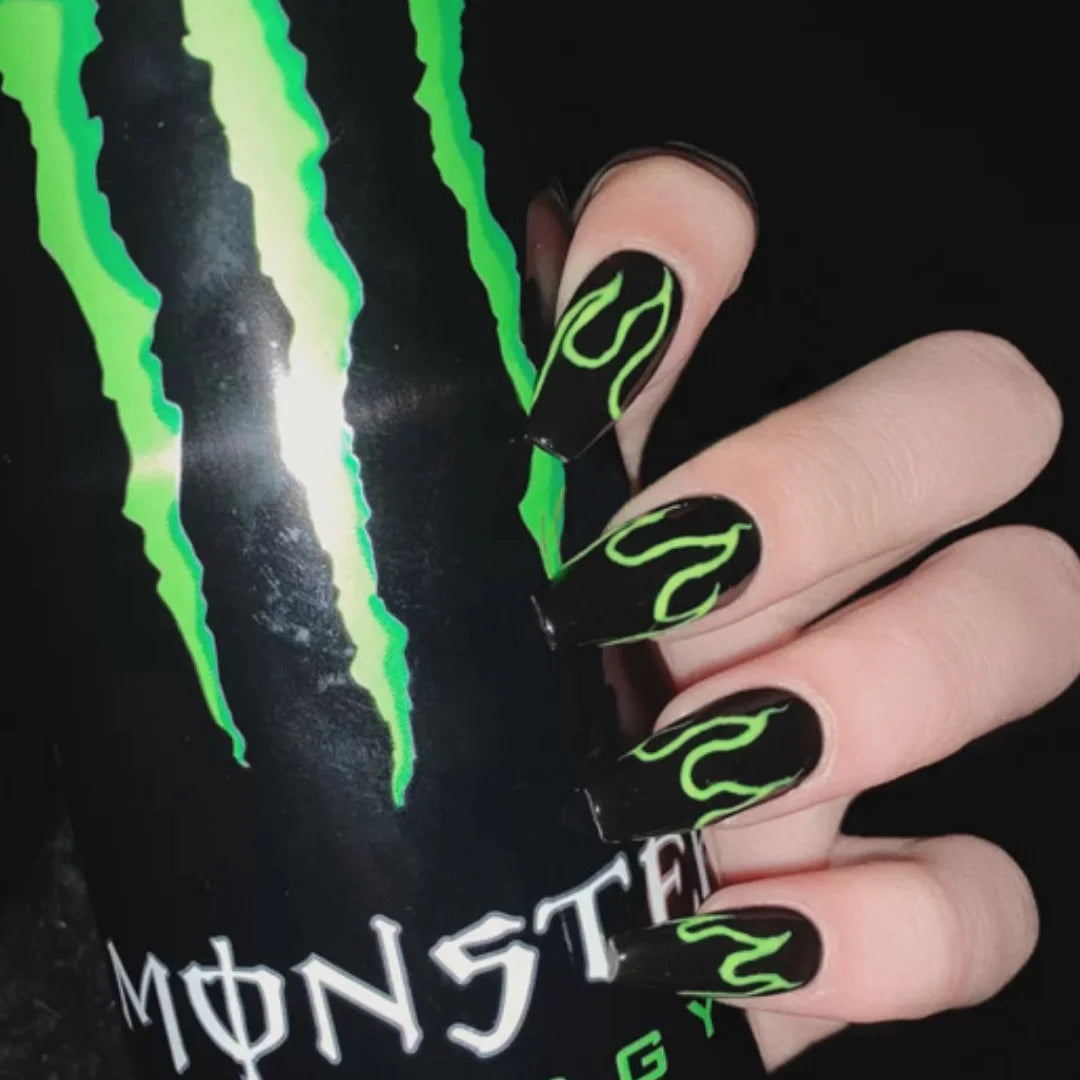 BLACK GREEN FIRE NAILS