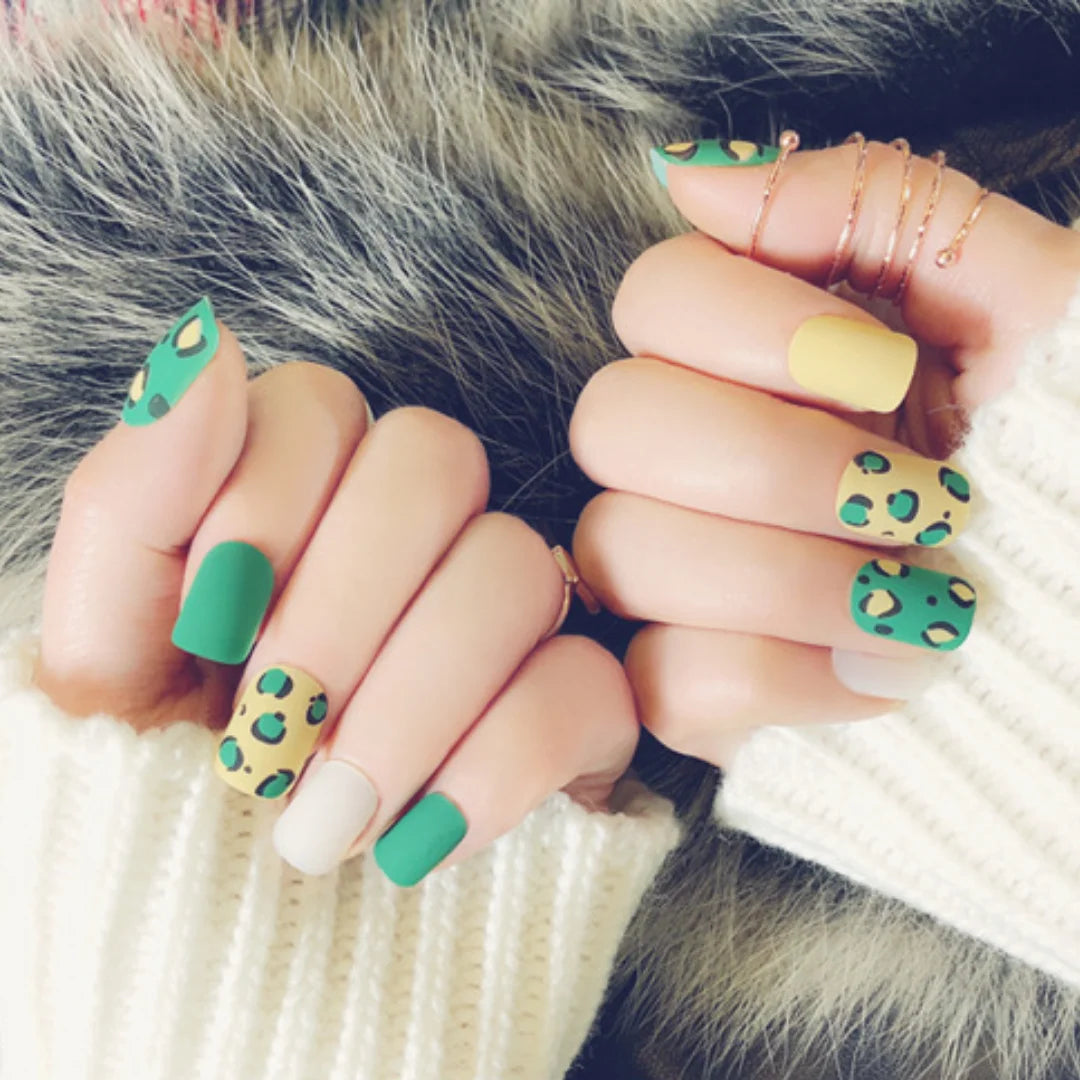 GREEN MATTE BROWN NAILS