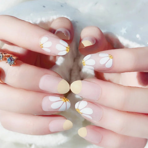 NUDE PINK FLOWER NAILS