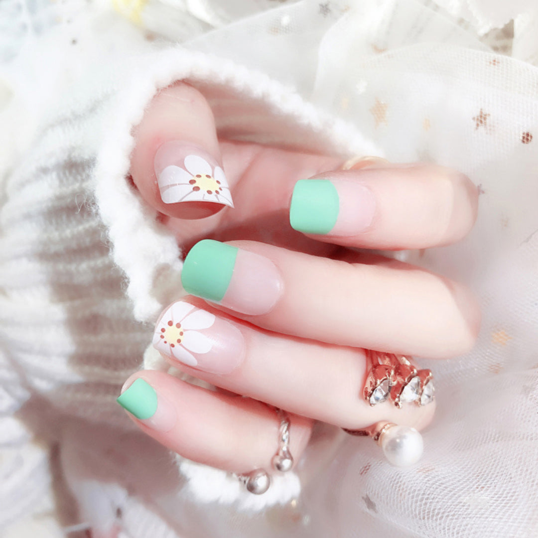 TRANSPARENT FLOWER NAILS  - R038