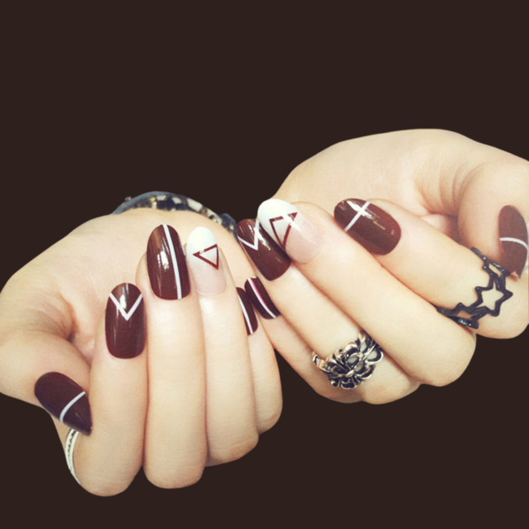 MAROON TRIANGLE NAILS - R075