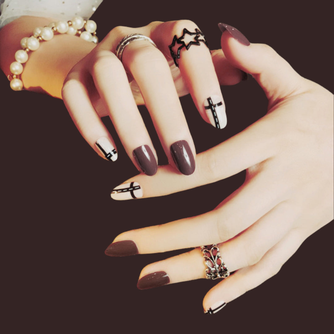 MAROON AND PEACH BLACK LINE NAILS - R081