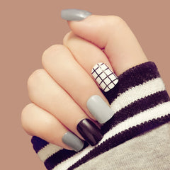 GRAY AND WHITE CHECK NAILS - R082