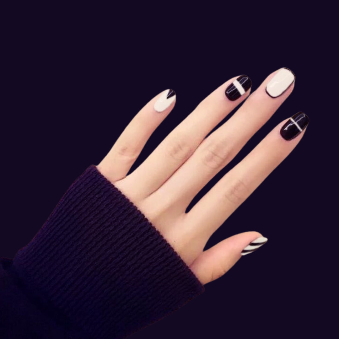 WHITE AND BLACK ZEBRA NAILS- R102