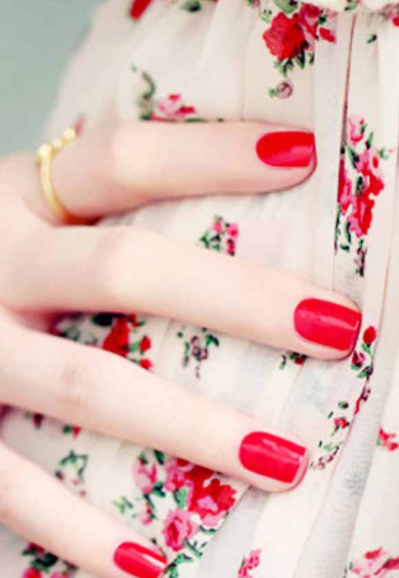 RED COLOR NAILS