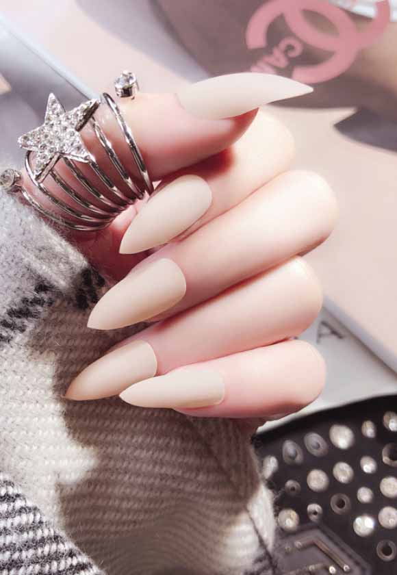 PEACHY STILETTO MATTE NAILS