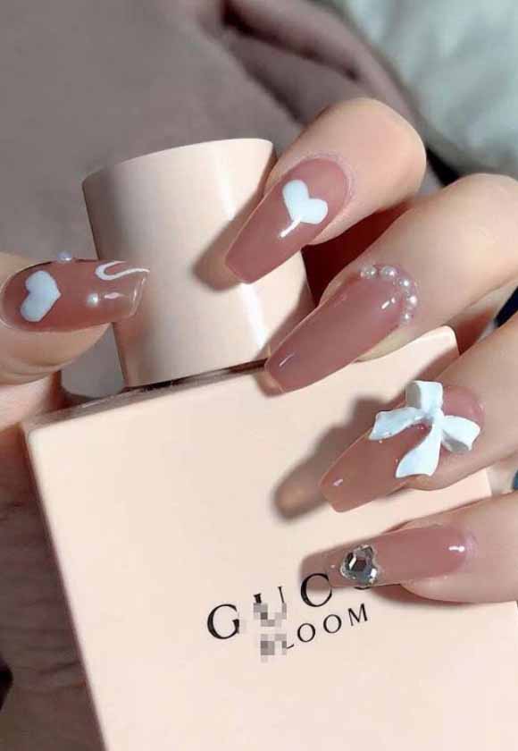 Maroon lv nails – Nail Queen Pakistan